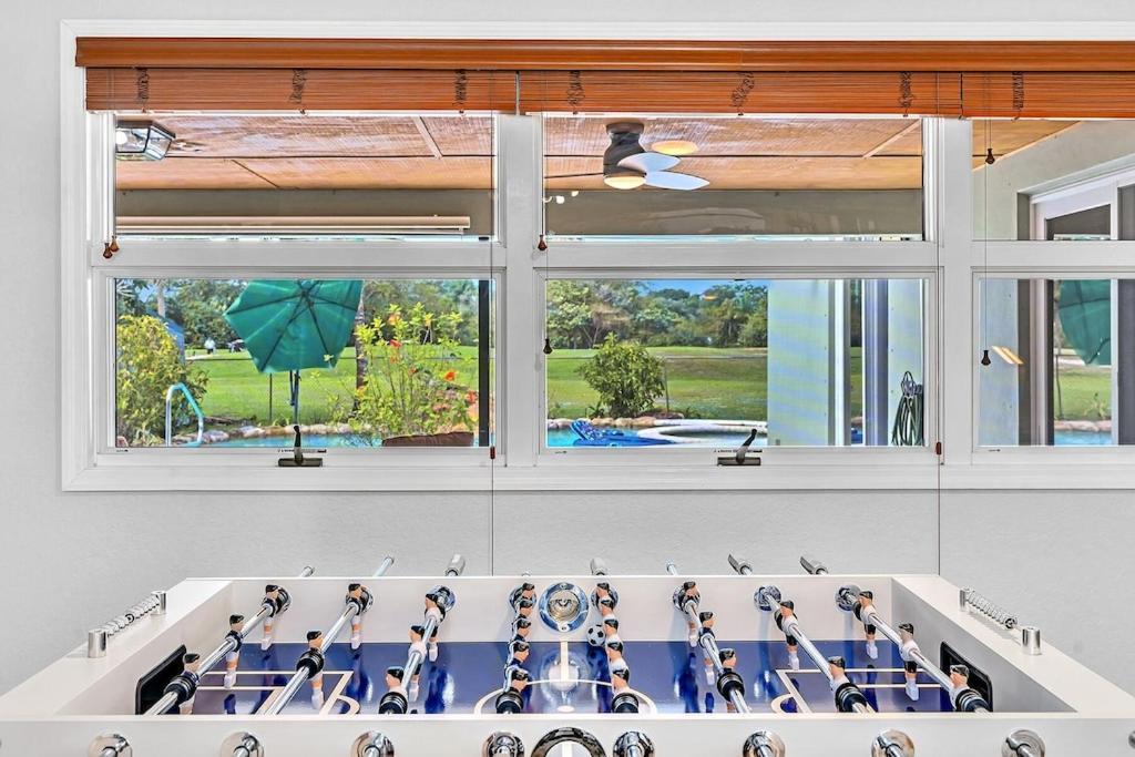 Pool Heat I Firepit And Bbq I 75"Tv I Foosball I 581Mbps Cooper City 外观 照片